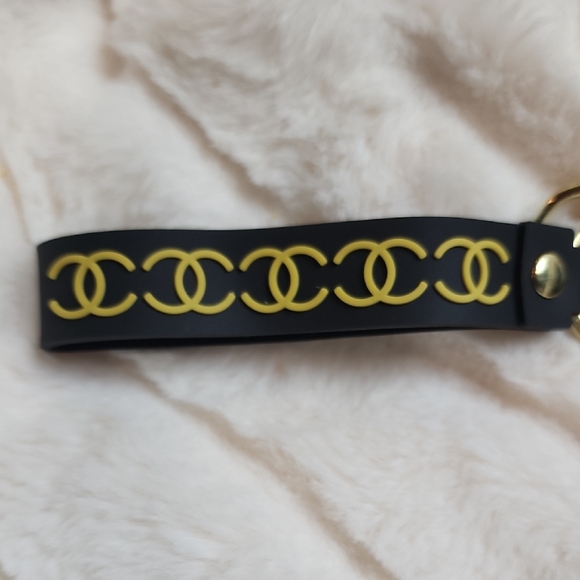 Fashion Black and Gold Mini Bag Keychain - Picture 2 of 4